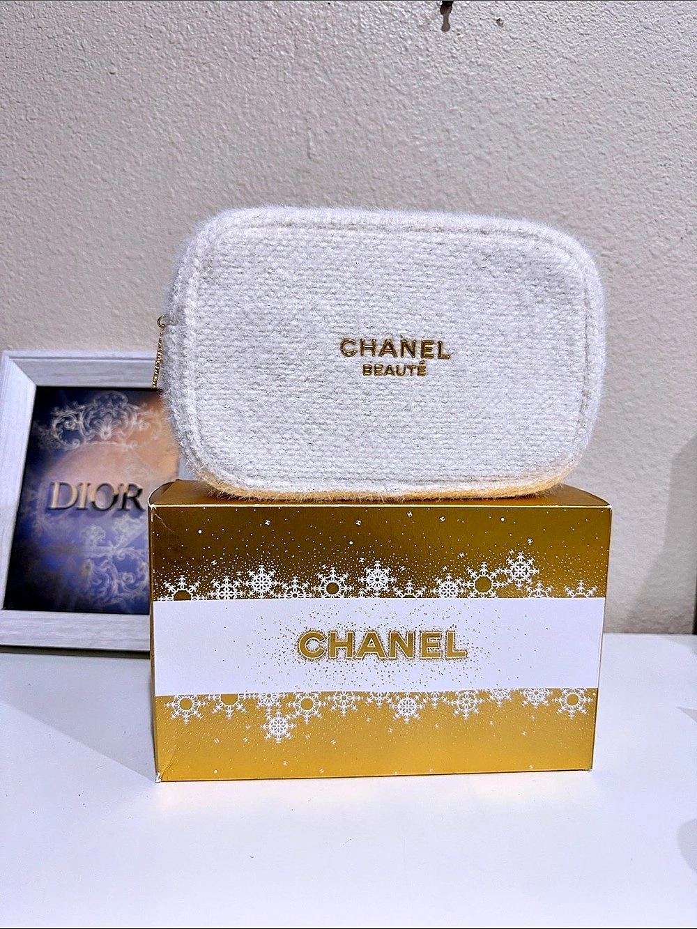 Chanel Beaute Holiday 2024 White Tweed Snowflake Cosmetic Pouch